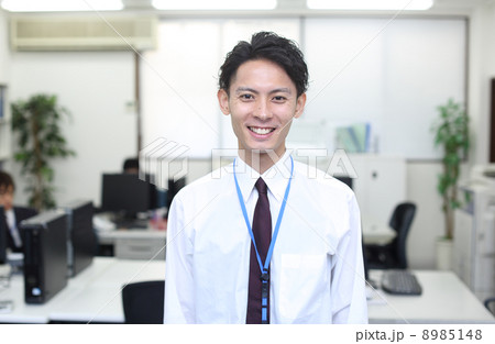 笑顔の新入社員 笑顔の新入社員 8985148