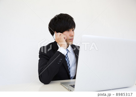 働くビジネスマン 働くビジネスマン 8985317