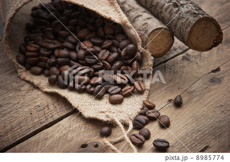 coffee beans in a bag 8985774