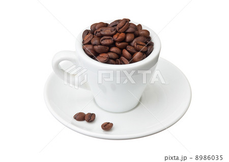 coffee beans in a cup 8986035