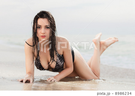 Pretty provocative brunette Pretty provocative brunette 8986234