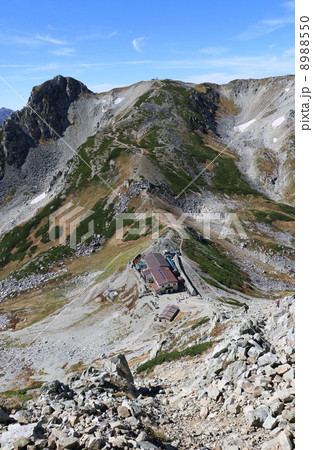 立山・雄山から見た一の越山荘 8988550