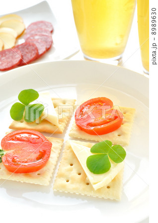 おつまみとビール 8989630