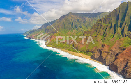 ハワイ　カウアイ島　ナパリコースト　カララウビーチ　空撮 8992185