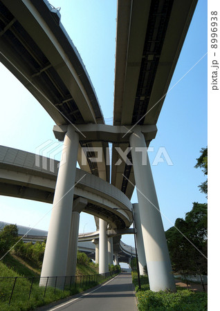 高速道路 8996938