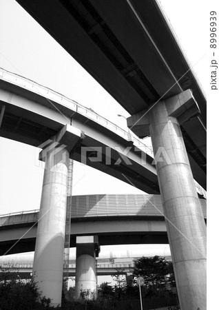 高速道路 8996939