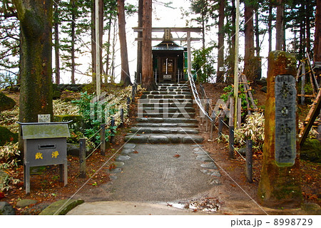 上杉神社の境内社「春日神社」（米沢城址内／山形県米沢市丸の内） 8998729
