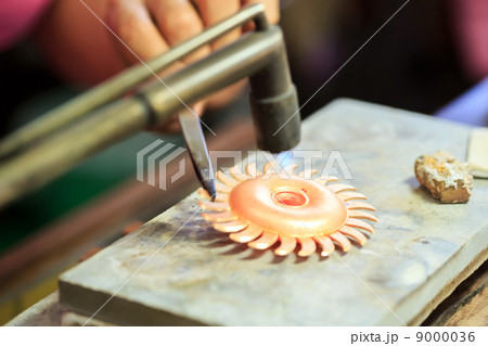 Goldsmith working Goldsmith working 9000036