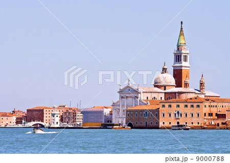 Church at Grand canel in Venice, Italy Church at Grand canel in Venice, Italy 9000788