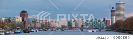 Panorama of London Skylines 9000899
