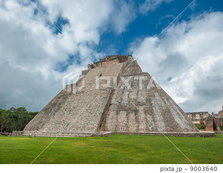 Pyramid of the Magician in Uxmal, Yucatan, Mexico 9003640