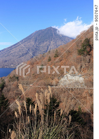 半月山峠より男体山 9007647