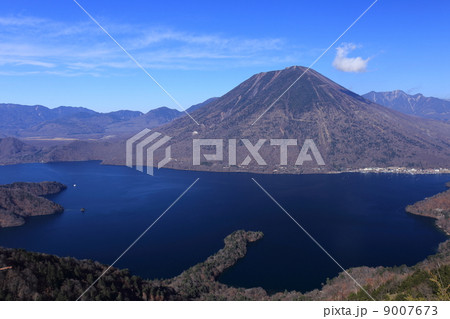 半月山より男体山と中禅寺湖 9007673