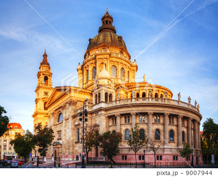 St. Stefan basilica in Budapest, Hungary 9007944