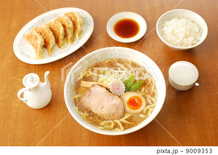 豚骨醤油ラーメン 豚骨醤油ラーメン 9009353