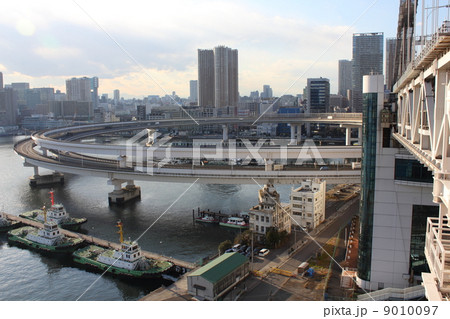 芝浦のループ橋とゆりかもめ 9010097