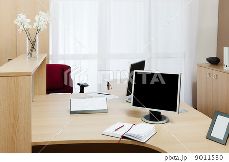 monitor on a desk 9011530