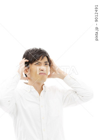 考える男性 考える男性 9012491