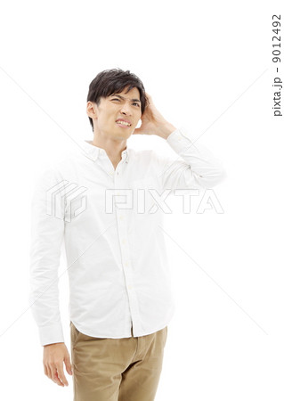 考える男性 9012492