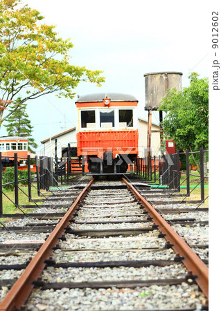 線路と汽車 9012602