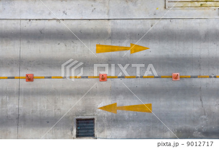 Yellow Arrow 9012717
