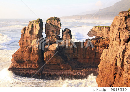 Pancake rock in New Zealand Pancake rock in New Zealand 9013530
