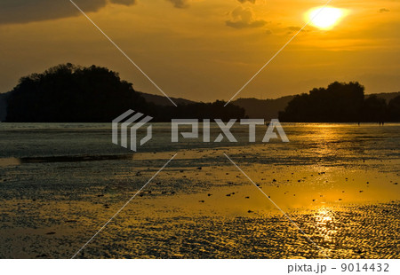 beach sunset 9014432