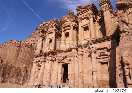 ヨルダンのぺトラ遺跡のエド・ディル 9021744