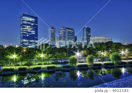 オフィス街の夜景 9022183