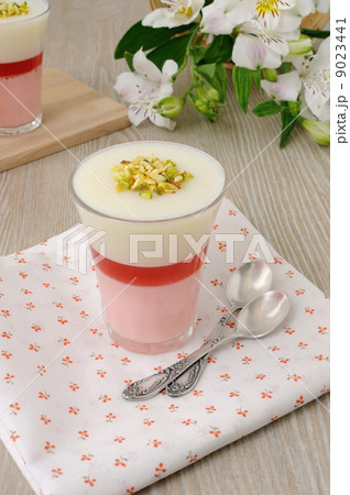 Strawberry yogurt dessert with pistachios 9023441