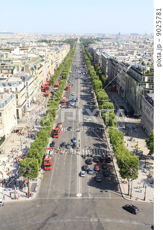 シャンゼリゼ通り　凱旋門より 9025781