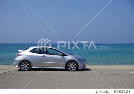 海辺のスポーツカー 9032123