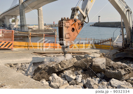 コンクリートの斫り コンクリートの斫り 9032334