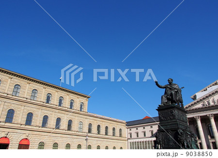 ドイツ　ミュンヘン　レジデンツとマックス・ヨーゼフ像 9038850