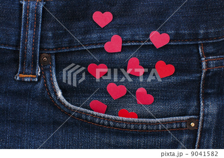 ジーンズのポケットの中にハート 9041582