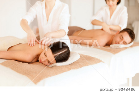couple in spa 9043486
