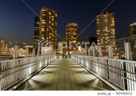 横浜ポートサイドの夜景 9048932