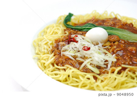 おいしいジャージャー麺 おいしいジャージャー麺 9048950