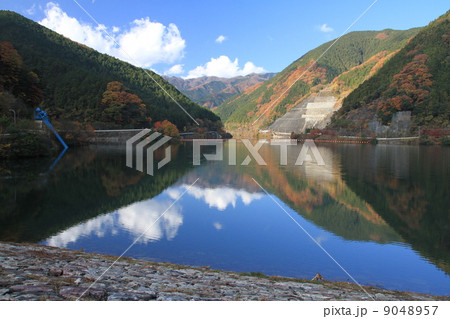 飯能市の名栗湖 飯能市の名栗湖 9048957