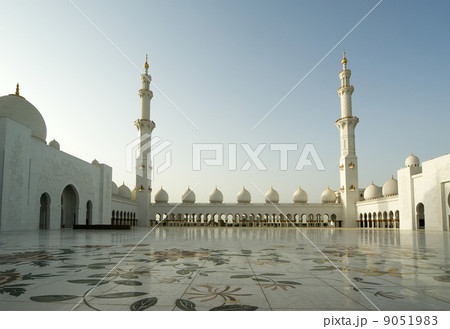 Abu Dhabi Sheikh Zayed White Mosque in UAE 9051983