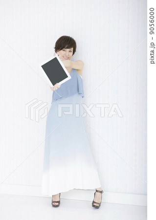 若い女性 9056000