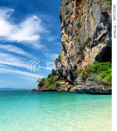 Clear water and blue sky. Phra Nang beach, Thailand 9057046