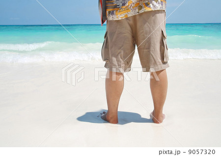 ourist leg on beach 9057320