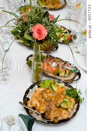 small bouquet with rose on laid table 9057724