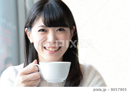 コーヒーブレイク女性 9057905