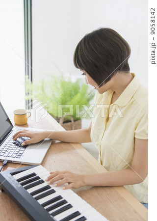 クリエイティブガール 9058142