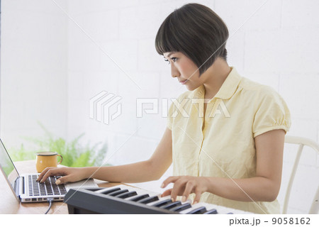 クリエイティブガール 9058162