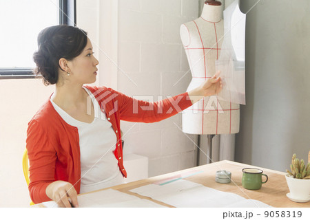 クリエイティブガール 9058319