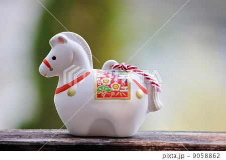 午の置き物 9058862