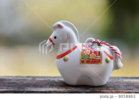 午の置き物 9058863